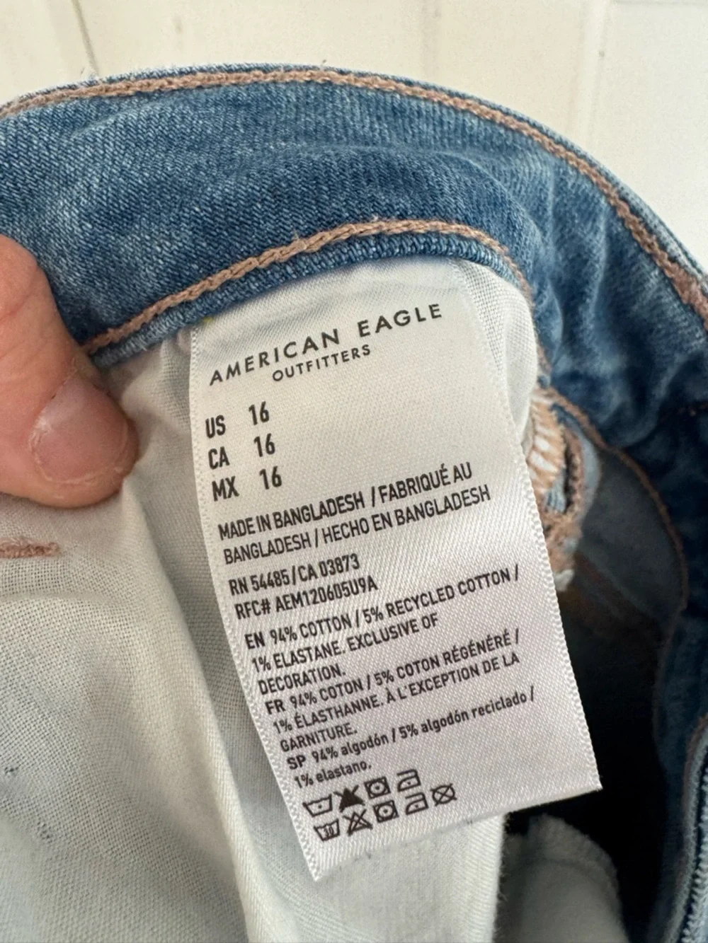 American Eagle Jean Mom Short size 16. Very lightly worn - Picture 7 of 7